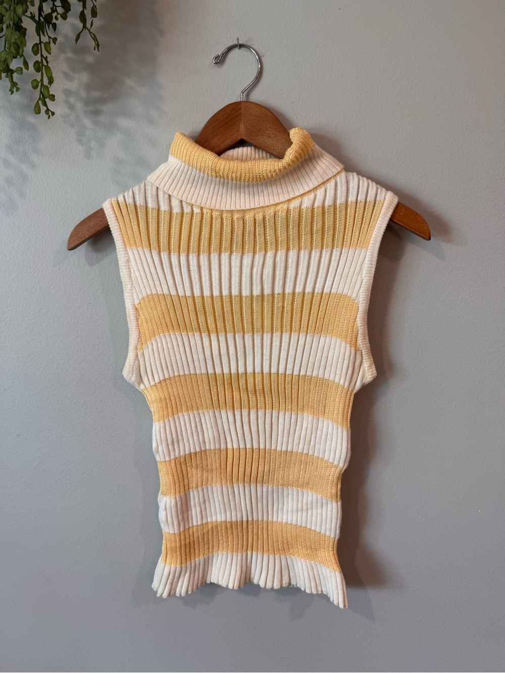 Pronto Moda Sleeveless Ribbed Turtleneck Sweater - Cream & Gold Stripe